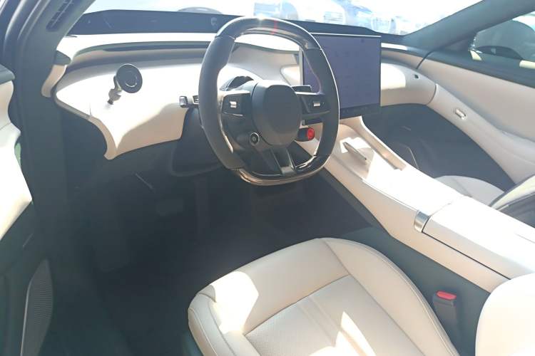 Used Xiaomi Auto YU7 2025 Ultra-Long Range High-Performance All-Wheel-Drive Max Edition Center Console