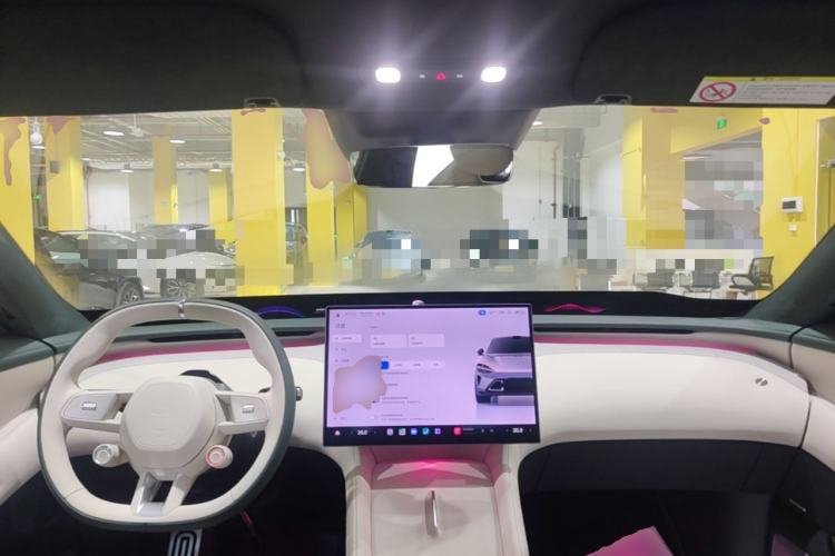Used Xiaomi Auto YU7 2025 Ultra-Long Range High-Performance All-Wheel-Drive Max Edition Center Console