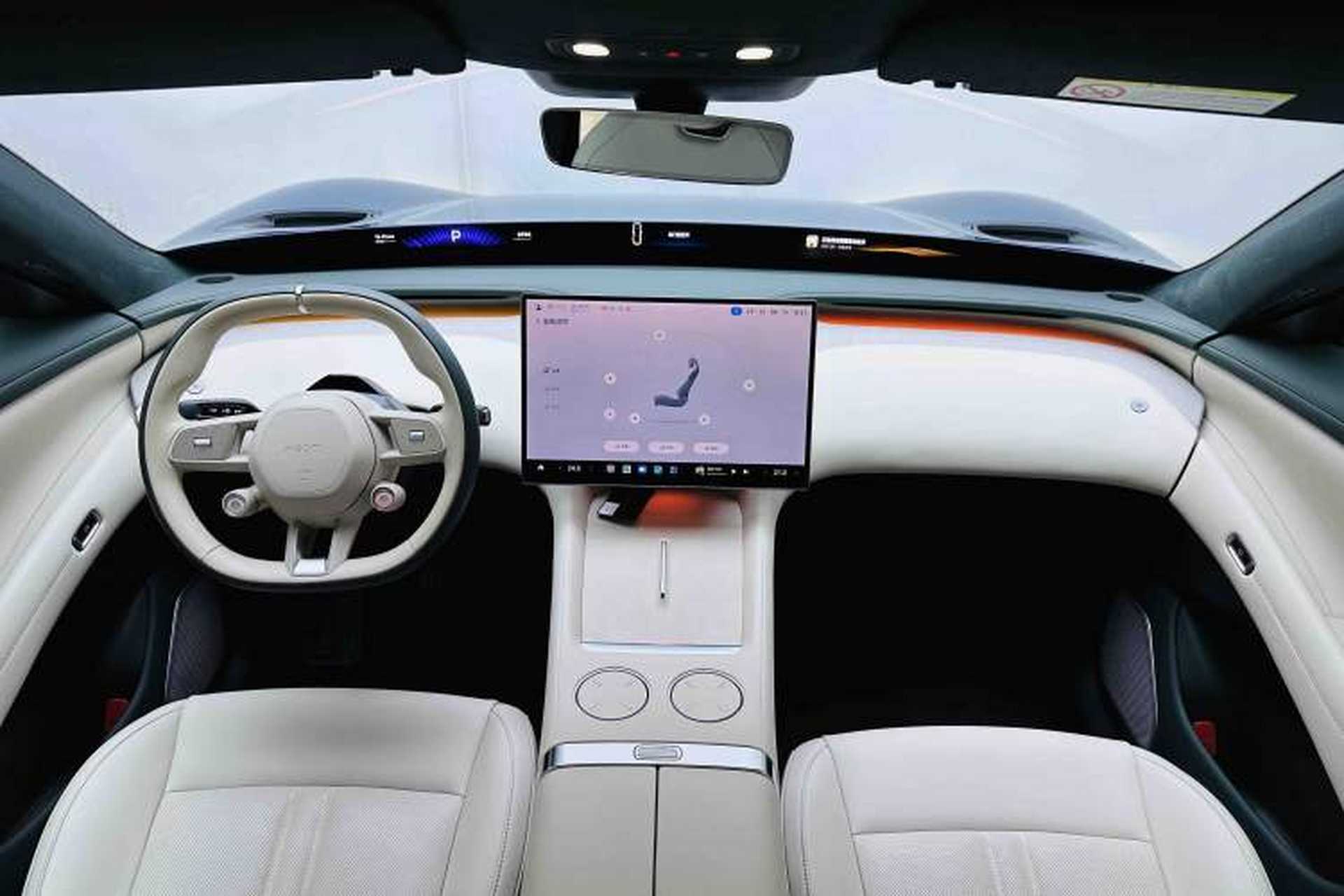 Used Xiaomi Auto YU7 2025 Ultra-Long Range High-Performance All-Wheel-Drive Max Edition Center Console