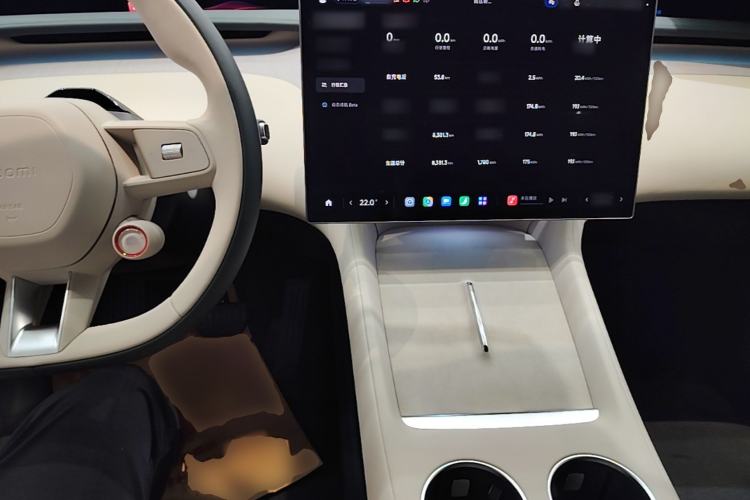Used Xiaomi Auto YU7 2025 Ultra-Long Range High-Performance All-Wheel-Drive Max Edition Center Console