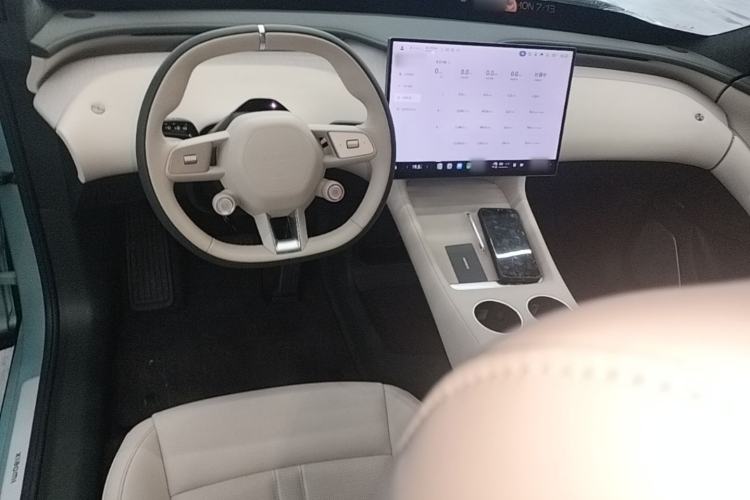 Used Xiaomi Auto YU7 2025 Ultra-Long Range High-Performance All-Wheel-Drive Max Edition Center Console