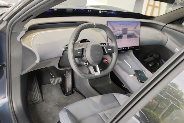 Used Xiaomi Auto YU7 2025 Ultra-Long Range High-Performance All-Wheel-Drive Max Edition Center Console