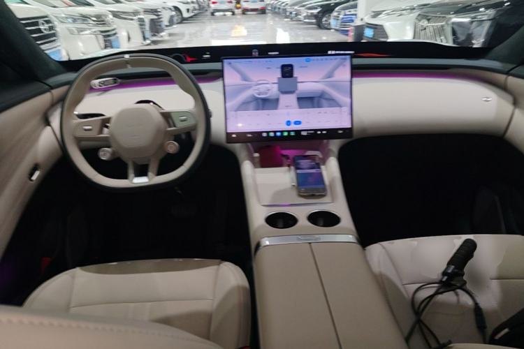 Used Xiaomi Auto YU7 2025 Ultra-Long Range High-Performance All-Wheel-Drive Max Edition Center Console