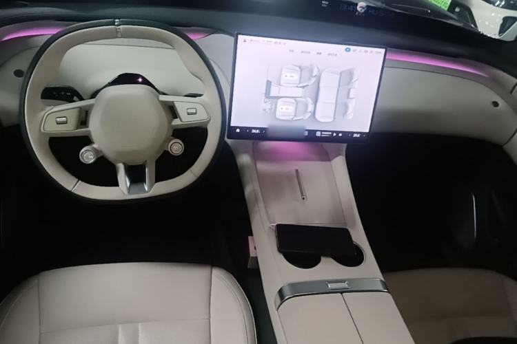 Used Xiaomi Auto YU7 2025 Ultra-Long Range High-Performance All-Wheel-Drive Max Edition Center Console