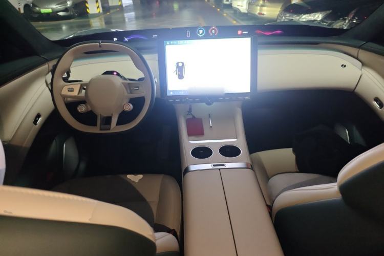 Used Xiaomi Auto YU7 2025 Ultra-Long Range High-Performance All-Wheel-Drive Max Edition Center Console