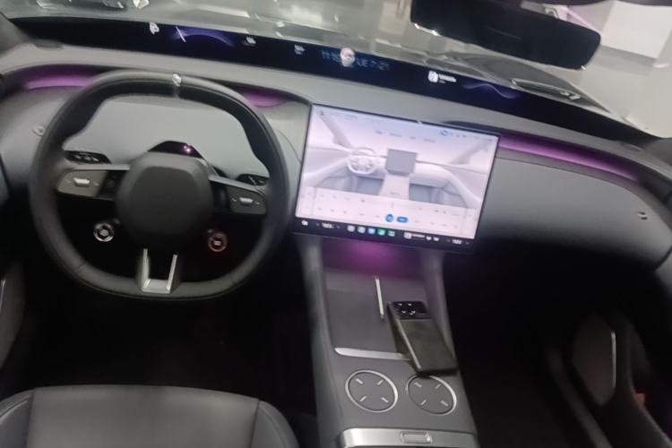 Used Xiaomi Auto YU7 2025 Ultra-Long Range High-Performance All-Wheel-Drive Max Edition Center Console