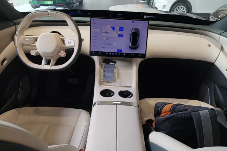 Used Xiaomi Auto YU7 2025 Ultra-Long Range Rear-Wheel Drive Version Center Console