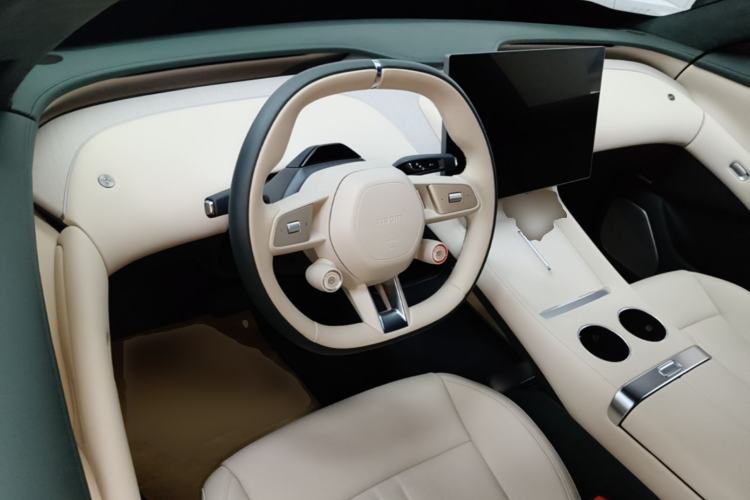 Used Xiaomi Auto YU7 2025 Ultra-Long Range High-Performance All-Wheel-Drive Max Edition Center Console