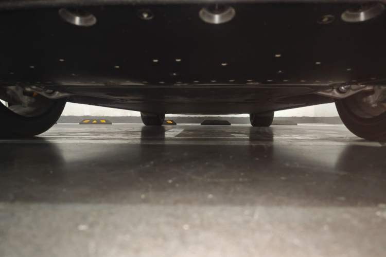 Used Xiaomi Auto YU7 2025 Ultra-Long Range All-Wheel Drive Pro Version Chassis Front