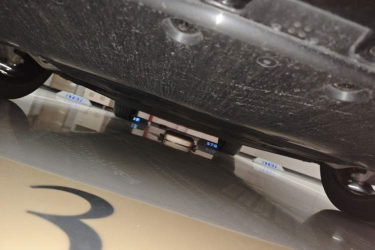 Used Xiaomi Auto YU7 2025 Ultra-Long Range High-Performance All-Wheel-Drive Max Edition Chassis Front