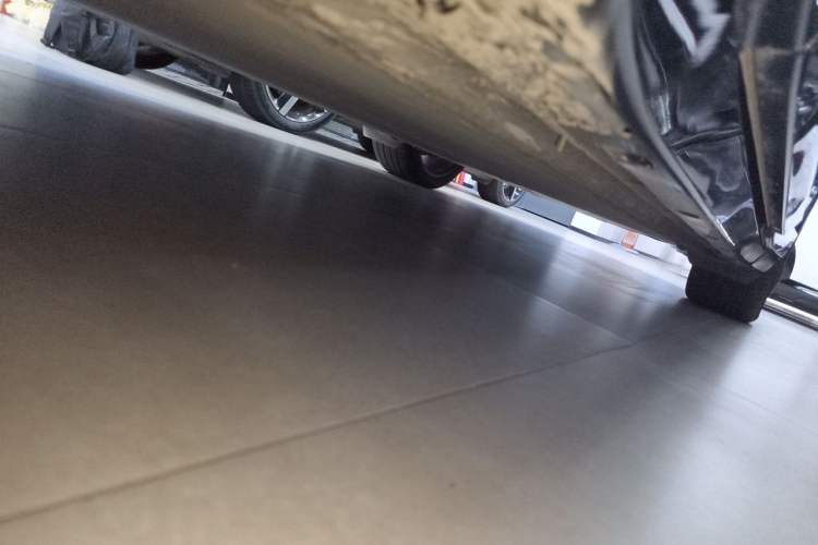 Used Xiaomi Auto YU7 2025 Ultra-Long Range High-Performance All-Wheel-Drive Max Edition Chassis Front Left