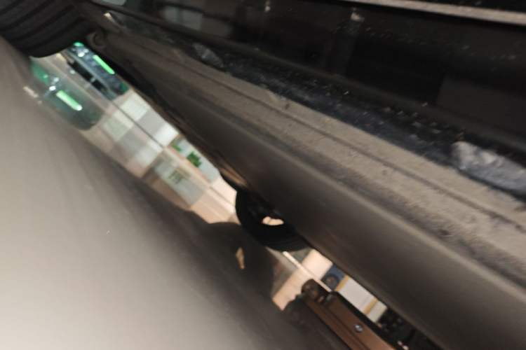 Used Xiaomi Auto YU7 2025 Ultra-Long Range High-Performance All-Wheel-Drive Max Edition Chassis Front Left