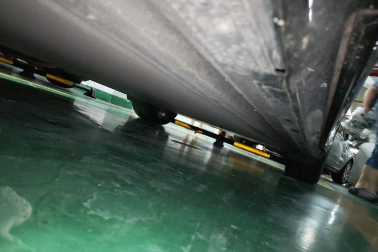 Used Xiaomi Auto YU7 2025 Ultra-Long Range High-Performance All-Wheel-Drive Max Edition Chassis Front Left