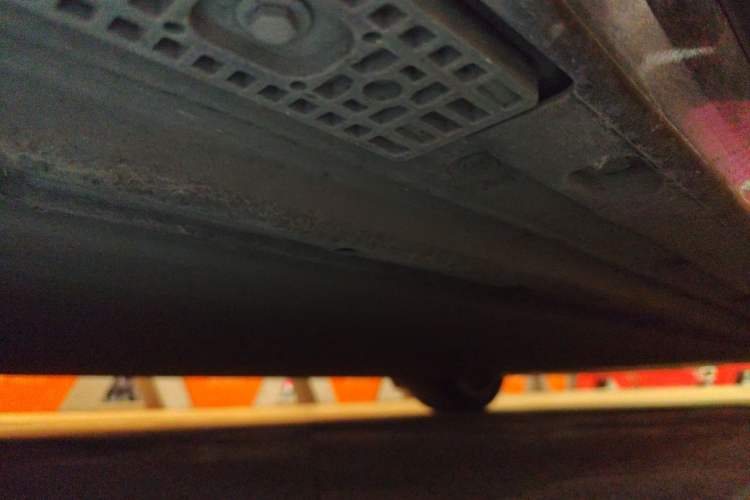 Used Xiaomi Auto YU7 2025 Ultra-Long Range High-Performance All-Wheel-Drive Max Edition Chassis Front Left
