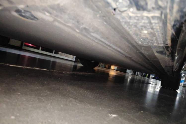 Used Xiaomi Auto YU7 2025 Ultra-Long Range High-Performance All-Wheel-Drive Max Edition Chassis Front Left