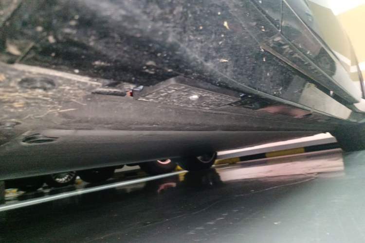 Used Xiaomi Auto YU7 2025 Ultra-Long Range High-Performance All-Wheel-Drive Max Edition Chassis Front Left