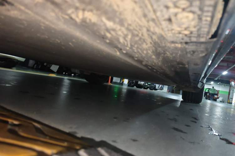 Used Xiaomi Auto YU7 2025 Ultra-Long Range High-Performance All-Wheel-Drive Max Edition Chassis Front Left