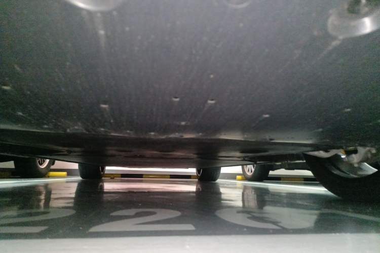 Used Xiaomi Auto YU7 2025 Ultra-Long Range High-Performance All-Wheel-Drive Max Edition Chassis Front