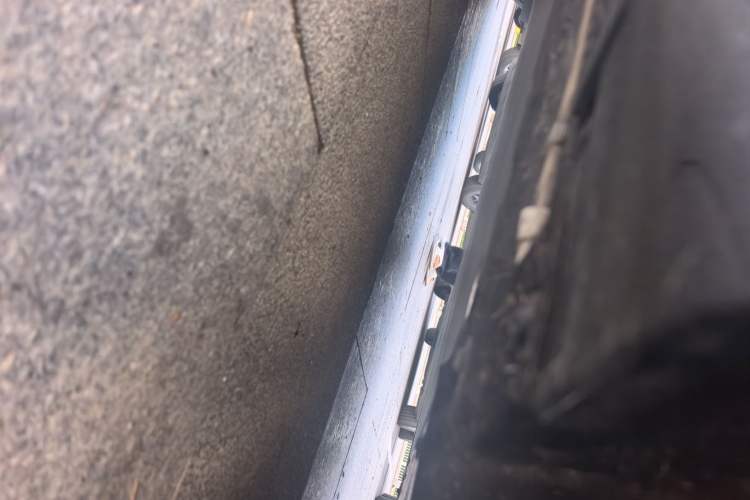 Used Xiaomi Auto YU7 2025 Ultra-Long Range High-Performance All-Wheel-Drive Max Edition Chassis Front Right