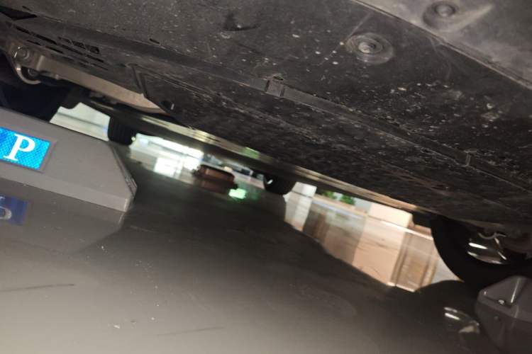 Used Xiaomi Auto YU7 2025 Ultra-Long Range High-Performance All-Wheel-Drive Max Edition Chassis Rear