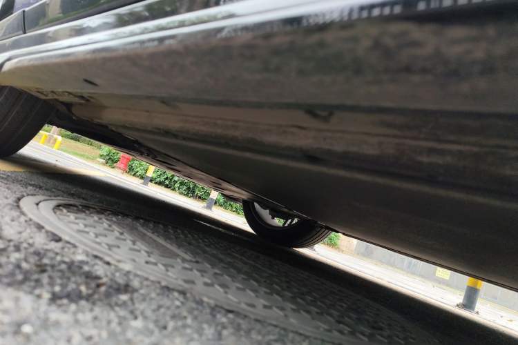 Used Xiaomi Auto YU7 2025 Ultra-Long Range High-Performance All-Wheel-Drive Max Edition Chassis Rear Left