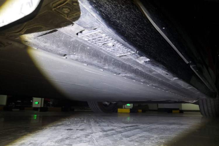 Used Xiaomi Auto YU7 2025 Ultra-Long Range High-Performance All-Wheel-Drive Max Edition Chassis Rear Right