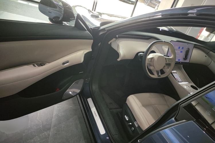 Used Xiaomi Auto YU7 2025 Ultra-Long Range High-Performance All-Wheel-Drive Max Edition Driver Seat