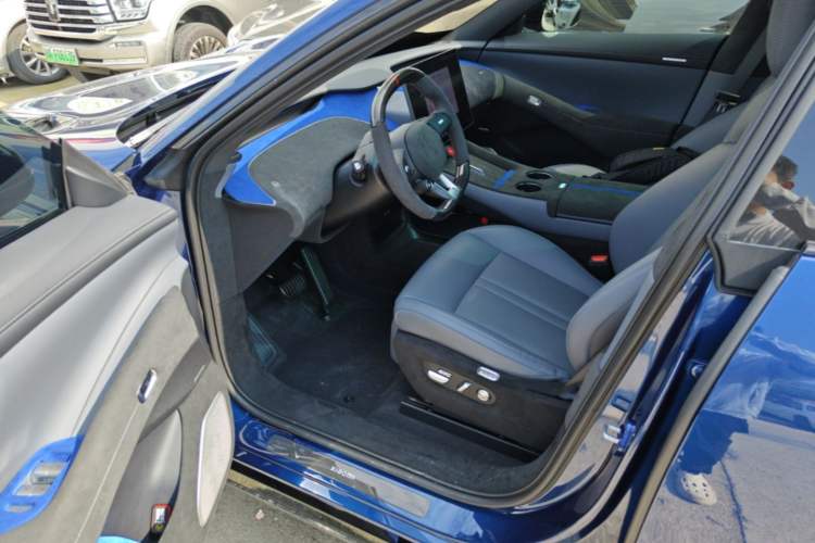 Used Xiaomi Auto YU7 2025 Ultra-Long Range High-Performance All-Wheel-Drive Max Edition Driver Seat