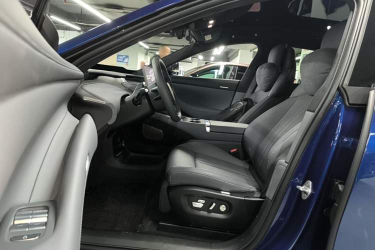 Used Xiaomi Auto YU7 2025 Ultra-Long Range High-Performance All-Wheel-Drive Max Edition Driver Seat