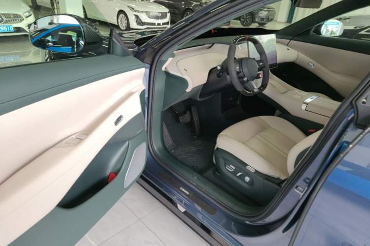 Used Xiaomi Auto YU7 2025 Ultra-Long Range High-Performance All-Wheel-Drive Max Edition Driver Seat