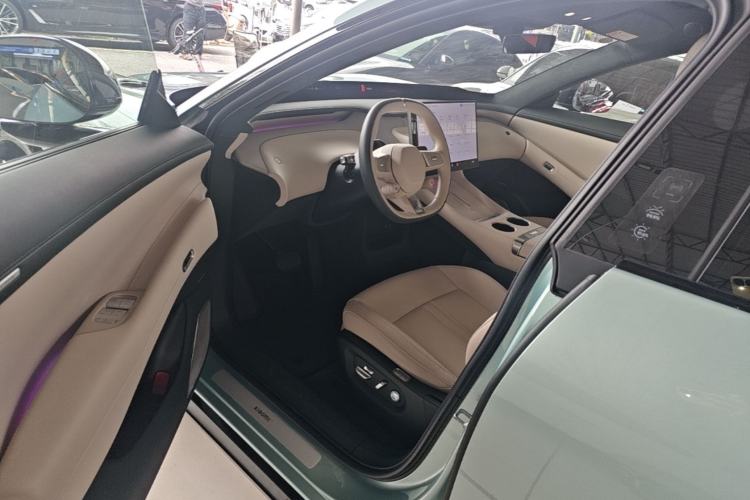 Used Xiaomi Auto YU7 2025 Ultra-Long Range High-Performance All-Wheel-Drive Max Edition Driver Seat
