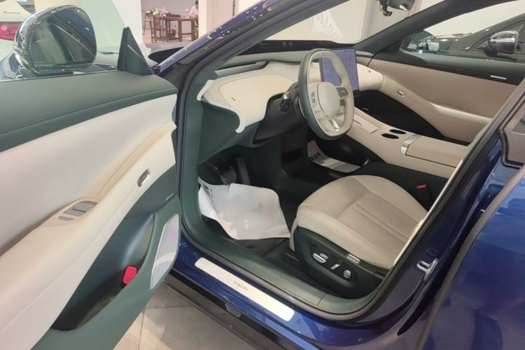 Used Xiaomi Auto YU7 2025 Ultra-Long Range High-Performance All-Wheel-Drive Max Edition Driver Seat