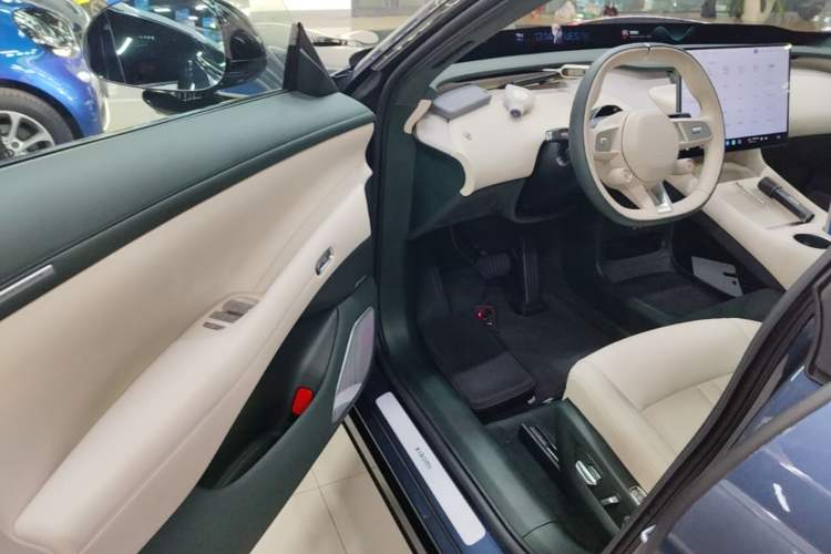 Used Xiaomi Auto YU7 2025 Ultra-Long Range High-Performance All-Wheel-Drive Max Edition Driver Seat