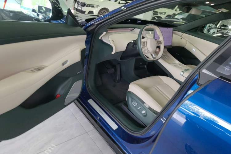 Used Xiaomi Auto YU7 2025 Ultra-Long Range High-Performance All-Wheel-Drive Max Edition Driver Seat