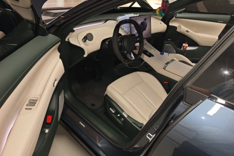 Used Xiaomi Auto YU7 2025 Ultra-Long Range High-Performance All-Wheel-Drive Max Edition Driver Seat