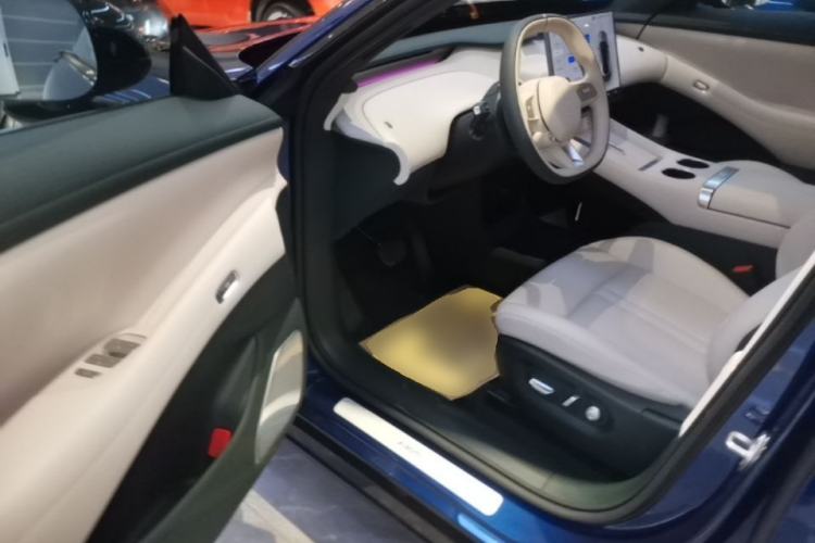 Used Xiaomi Auto YU7 2025 Ultra-Long Range Rear-Wheel Drive Version Driver Seat
