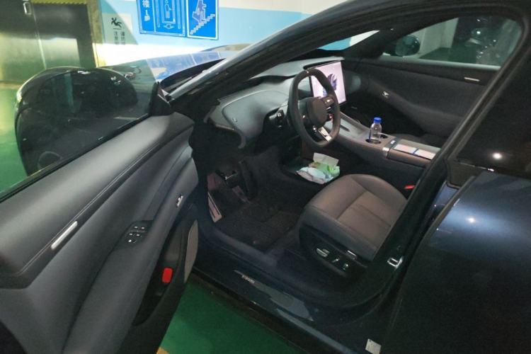 Used Xiaomi Auto YU7 2025 Ultra-Long Range High-Performance All-Wheel-Drive Max Edition Driver Seat