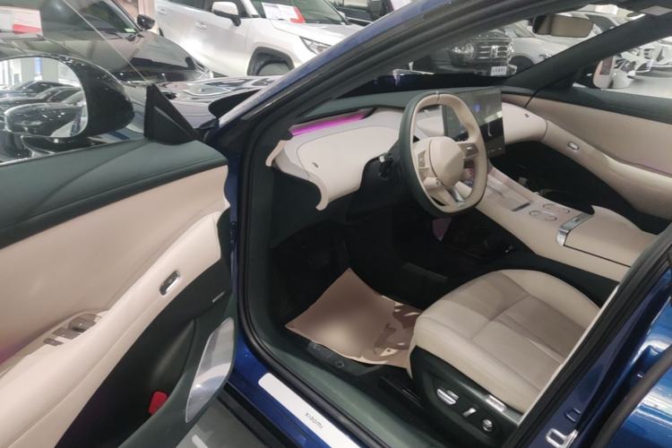 Used Xiaomi Auto YU7 2025 Ultra-Long Range High-Performance All-Wheel-Drive Max Edition Driver Seat