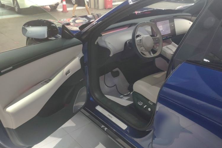 Used Xiaomi Auto YU7 2025 Ultra-Long Range High-Performance All-Wheel-Drive Max Edition Driver Seat