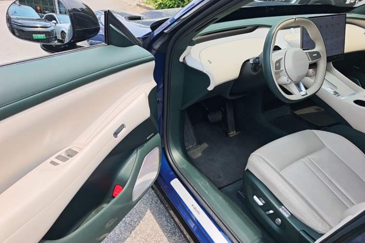 Used Xiaomi Auto YU7 2025 Ultra-Long Range High-Performance All-Wheel-Drive Max Edition Driver Seat