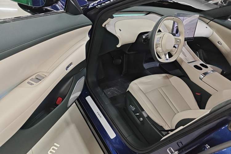 Used Xiaomi Auto YU7 2025 Ultra-Long Range High-Performance All-Wheel-Drive Max Edition Driver Seat