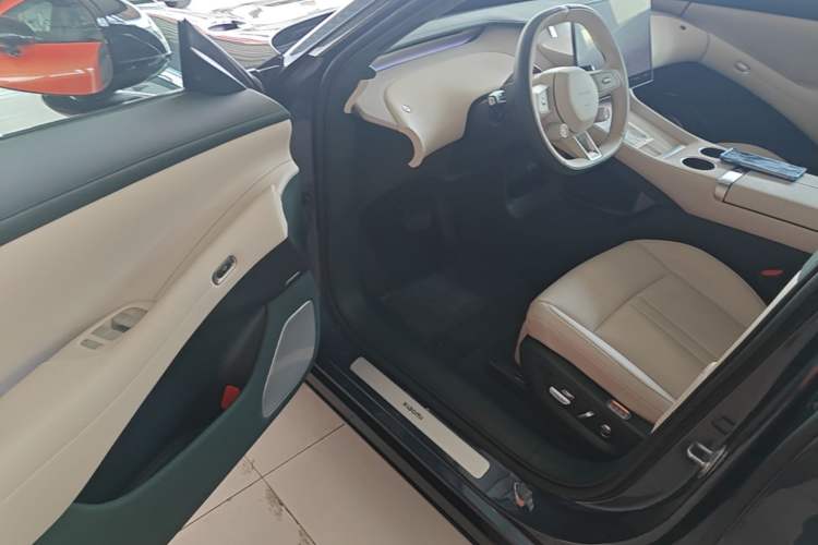 Used Xiaomi Auto YU7 2025 Ultra-Long Range High-Performance All-Wheel-Drive Max Edition Driver Seat