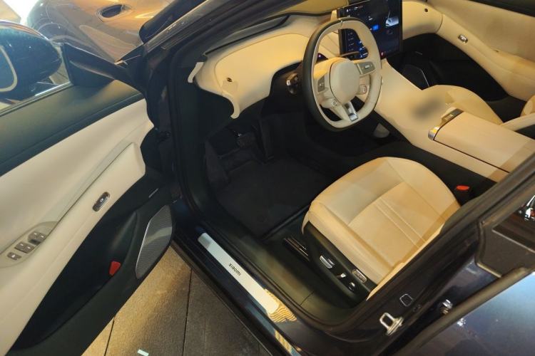 Used Xiaomi Auto YU7 2025 Ultra-Long Range High-Performance All-Wheel-Drive Max Edition Driver Seat