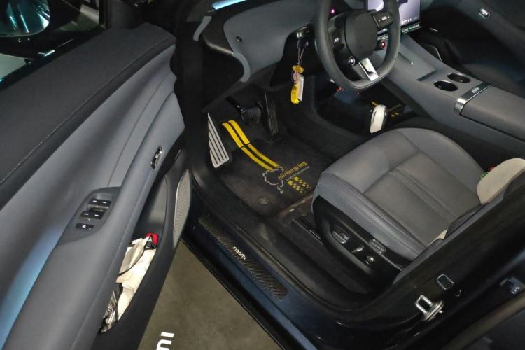 Used Xiaomi Auto YU7 2025 Ultra-Long Range High-Performance All-Wheel-Drive Max Edition Driver Seat