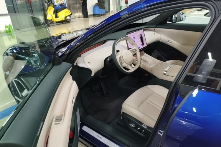 Used Xiaomi Auto YU7 2025 Ultra-Long Range High-Performance All-Wheel-Drive Max Edition Driver Seat