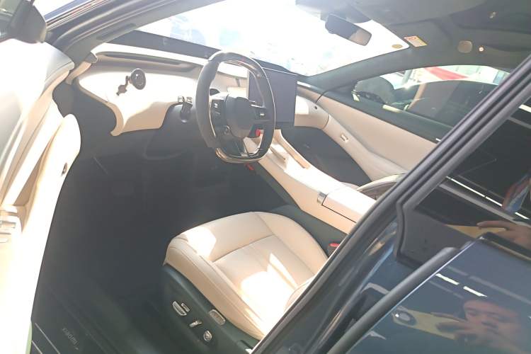 Used Xiaomi Auto YU7 2025 Ultra-Long Range High-Performance All-Wheel-Drive Max Edition Driver Seat