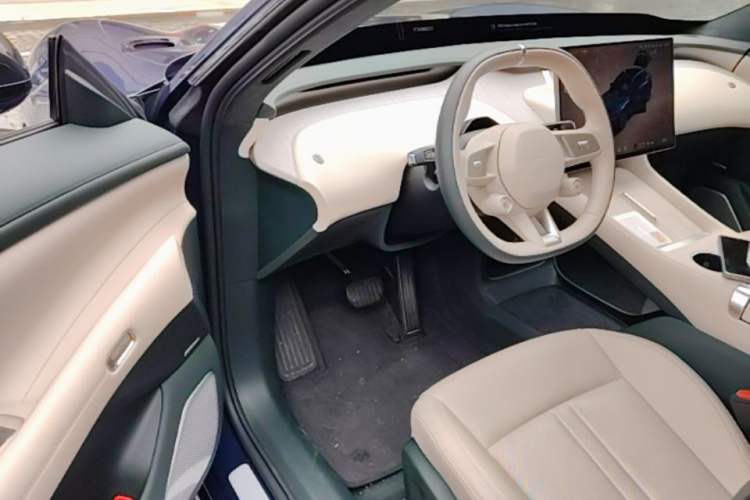 Used Xiaomi Auto YU7 2025 Ultra-Long Range High-Performance All-Wheel-Drive Max Edition Driver Seat