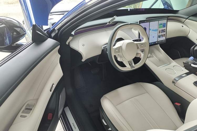 Used Xiaomi Auto YU7 2025 Ultra-Long Range Rear-Wheel Drive Version Driver Seat