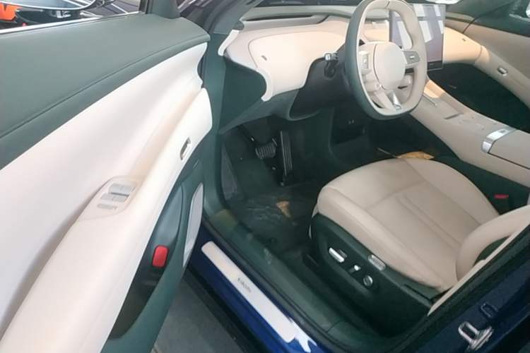 Used Xiaomi Auto YU7 2025 Ultra-Long Range High-Performance All-Wheel-Drive Max Edition Driver Seat