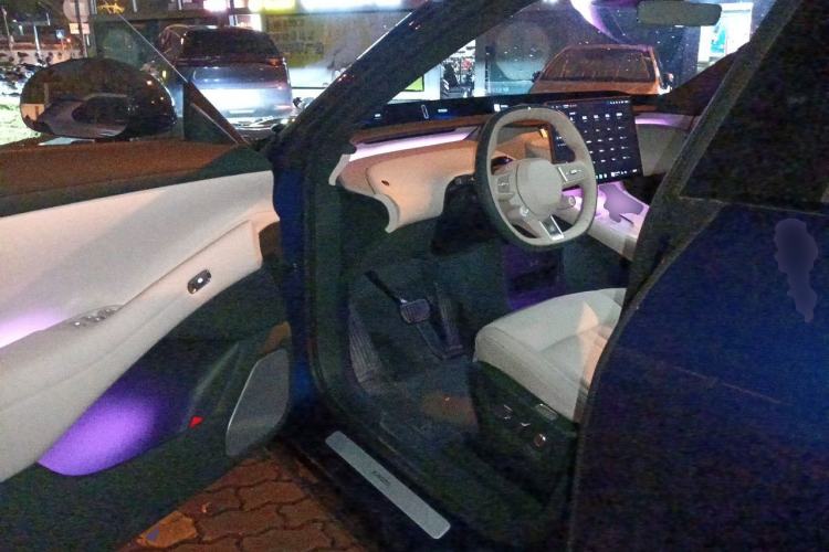 Used Xiaomi Auto YU7 2025 Ultra-Long Range Rear-Wheel Drive Version Driver Seat